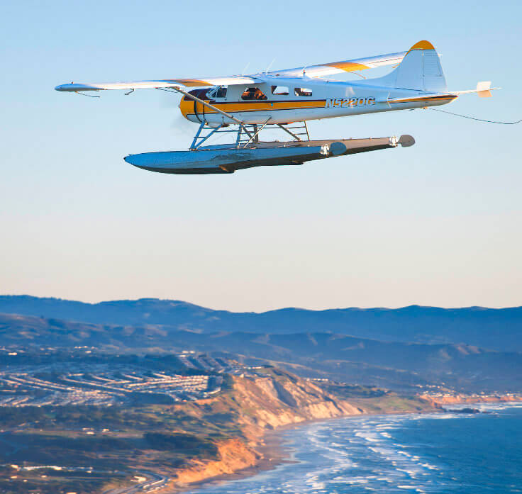 wasserflugzeuge_fliegen_durch_die_san_francisco_bay_area_und_fliegen_mit_dem_hubschrauber_über_sausal.jpg